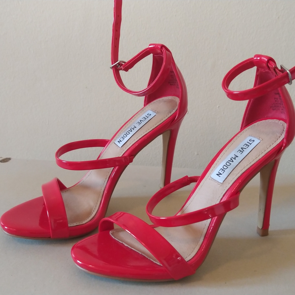 Steve maiden, size 6, red